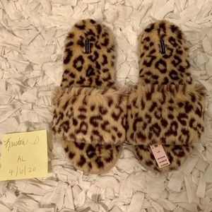 NWT VICTORIAS SECRET LEOPARD SLIPPERS